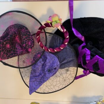 Lot 3 chapeaux sorcieres 1 couronne princesse