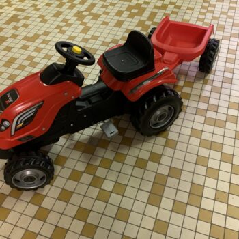 tracteur pedales remorque rouge