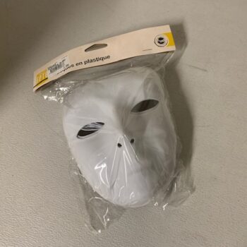 Lot 4 masques plastiques a élastique