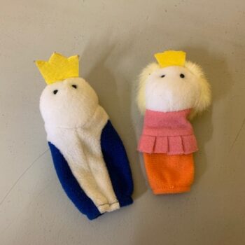 Roi reine marionnettes doigt