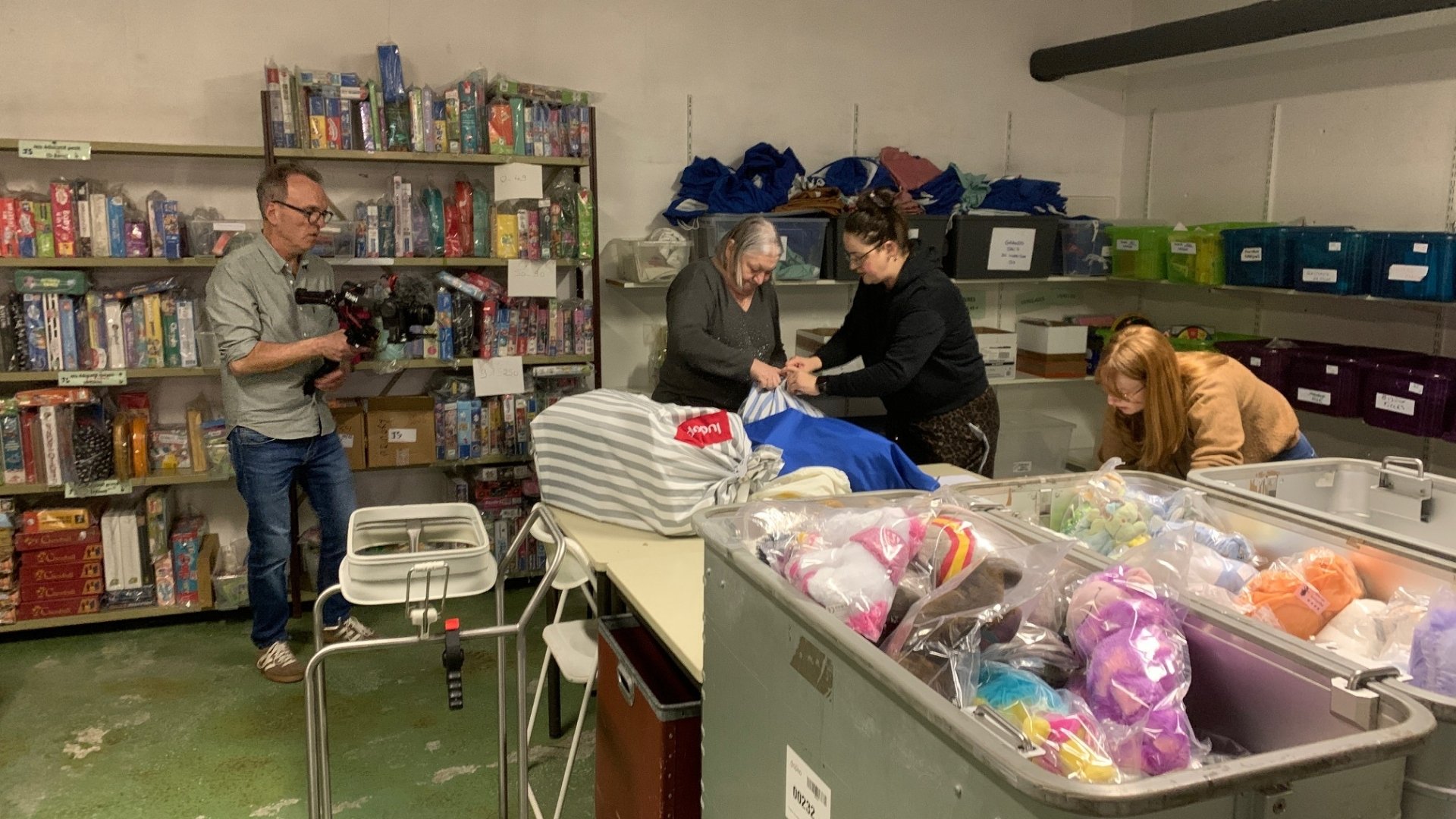 Collaboratrices Kiabi emballant les jouets pour la livraison lors de la journée solidaire Ludopital