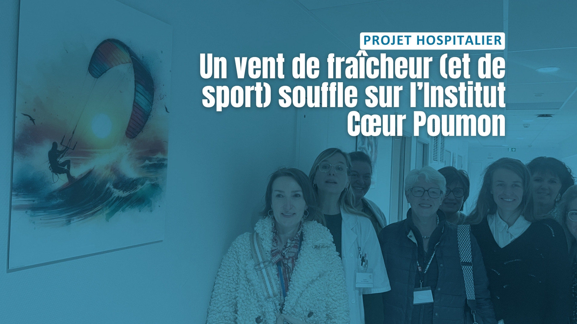 Équipes du service d’explorations fonctionnelles respiratoires de l’Institut Cœur Poumon et bénévoles de Ludopital réunis devant une œuvre murale lors de l’inauguration du nouvel aménagement du service.